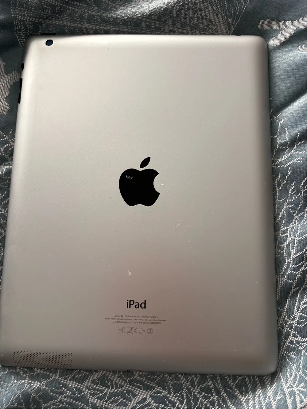 Apple iPad Tablet in White - 4th gen